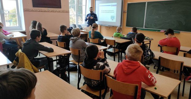 Policjanci prowadzili zajęcia w szkole