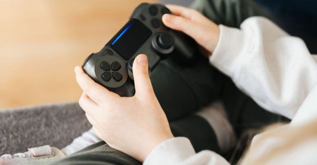 Chciał kupić grę playstation dla syna -  stracił  pieniądze