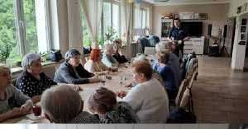 zdjęcie: Brokowscy i małkińscy seniorzypoznali te numery / fot. KPP w Ostrowi Mazowieckiej