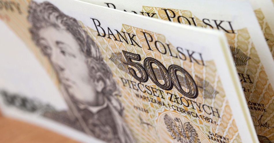 zdjęcie: Oszukana na pracownika banku straciła ponad 40 000 złotych / v20487146