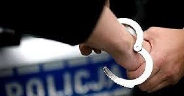 Policyjny dozór i zakaz zbliżania się do rodziców dla sprawcy przemocy domowej