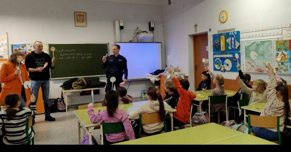 zdjęcie: Warsztaty edukacyjne dotyczące zapobiegania hejtowi / fot. KWP w Bydgoszczy