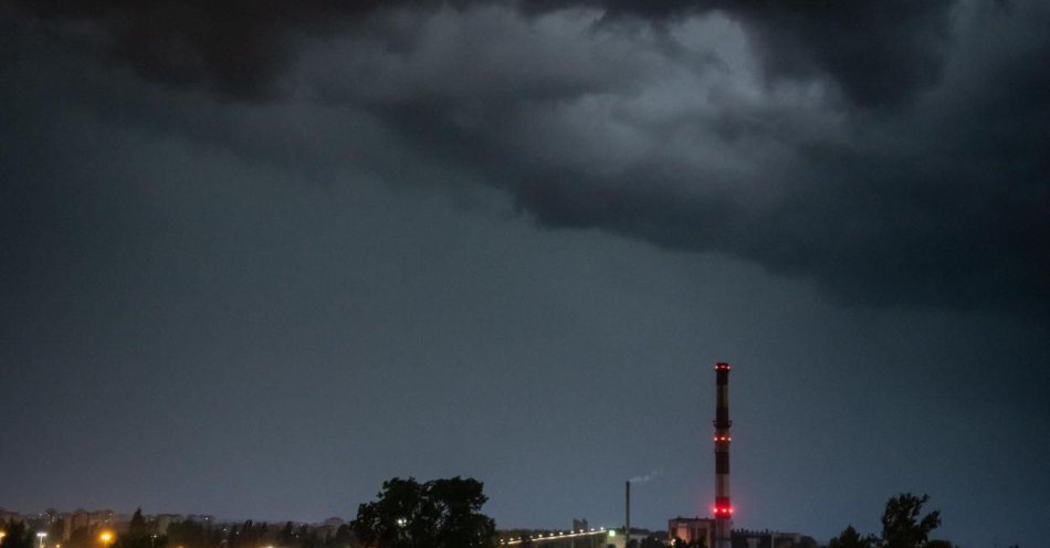 zdjęcie: W piątek burze w całym kraju, niebezpieczne zwłaszcza w centrum; tam też upał i noc tropikalna / fot. PAP