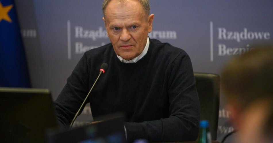 zdjęcie: Tusk: Europa musi być zjednoczona jak nigdy dotąd; jeden za wszystkich, wszyscy za jednego / Warszawa, 31.12.2025. Kolejne posiedzenie  sztabu kryzysowego w siedzibie KPRM w Warszawie, 31 bm. z udziałem m.in. premiera Donalda Tuska w związku z trudną sytuacją pogodową na terenie kraju. (obm/dw) PAP/Marcin Obara