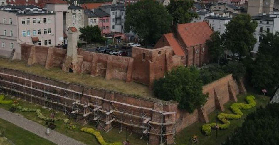 zdjęcie: Ruszyły prace konserwatorskie murów miejskich / fot. UM Grudziądz