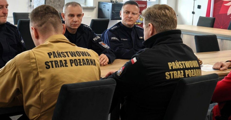 zdjęcie: Służby ćwiczą współpracę przy poszukiwaniach osób zaginionych / fot. KPP w Łasku