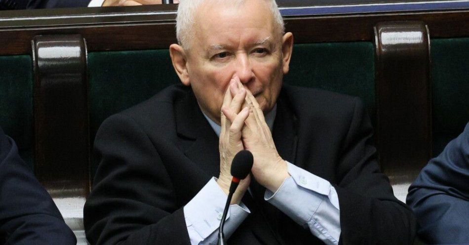 zdjęcie: Kaczyński: Magyar to człowiek, któremu w żadnym wypadku nie będę składał gratulacji / Warszawa, 14.04.2026. Prezes PiS Jarosław Kaczyński na sali obrad Sejmu, 14 bm. Posłowie zajmą się wetem prezydenta Karola Nawrockiego do ustawy o rynku kryptoaktywów. Posłowie będą też pracować nad projektem, który ma usprawnić stosowanie Europejskiego Nakazu Aresztowania oraz nad projektem ws. najmu krótkoterminowego. (sko) PAP/Rafał Guz