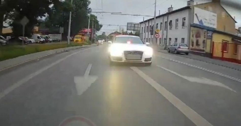 zdjęcie: Jechał Audi udając policyjny radiowóz / fot. KMP Lublin