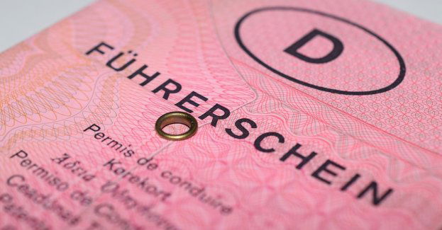 Nie ma prawa jazdy i spowodował zdarzenie drogowe