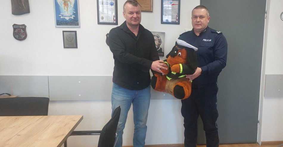 zdjęcie: Policyjna maskotka trafi na licytację WOŚP w Brzozowie / fot. KPP w Brzozowie Fot. KPP Brzozów