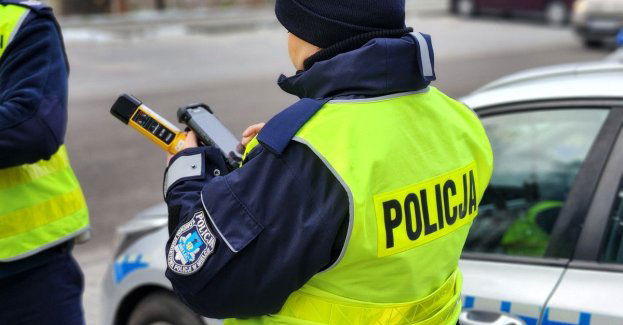 Nietrzeźwy kierowca odśnieżał parking galerii w Mielcu