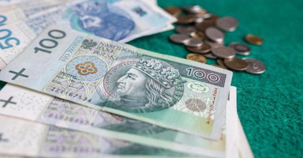 Ruszyły wypłaty trzynastej emerytury; przed świętami trafi ona do prawie 2,4 mln osób