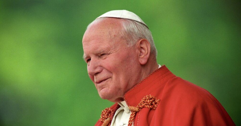 zdjęcie: 21. lat temu zmarł papież Jan Paweł II / Żywiec 22.05.1995. V pielgrzymka do Polski papieża Jana Pawła II (nz.). Ojciec Święty celebrował na Rynku nabożeństwo Liturgii Słowa.
gr
PAP/Paweł Kopczyński