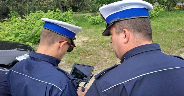 Kierujący pojazdami pod czujnym okiem policyjnego drona