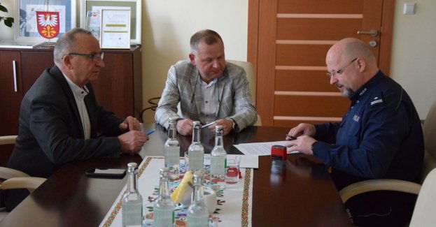 Wsparcie finansowe na prace remontowe budynku należącego do dąbrowskiej jednostki Policji