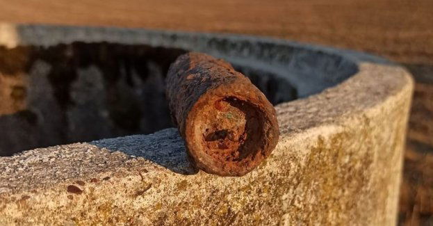 Natrafił na niecodzienne znalezisko. Podczas prac polowych wykopał niewybuch