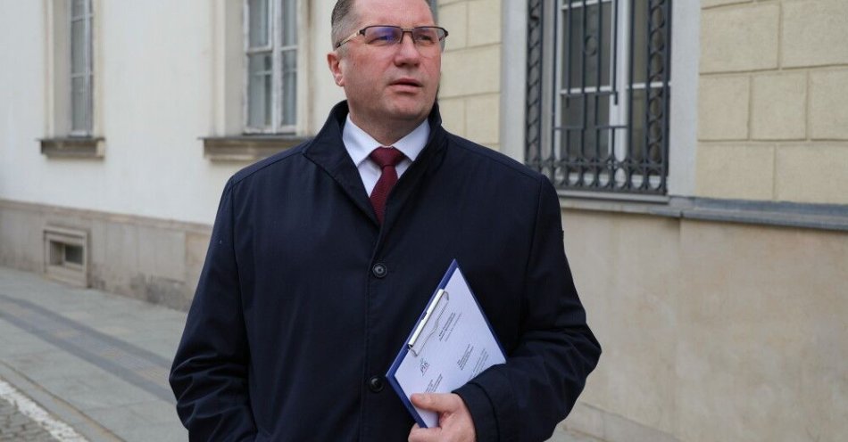 zdjęcie: PiS złoży do Sejmu wniosek o wotum nieufności wobec minister zdrowia / Warszawa, 07.04.2026. Wiceprezes Prawa i Sprawiedliwości Przemysław Czarnek po konferencji prasowej, 7 bm. przed wejściem do Ministerstwa Zdrowia w Warszawie. Spotkanie dot. złożenia wniosku o wotum nieufności wobec minister zdrowia, Jolanty Sobierańskiej-Grendy. (mr) PAP/Paweł Supernak