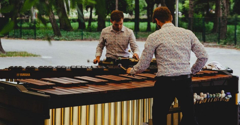 zdjęcie: Koncert Niedzielny: Marimbazzi Duo. Otwarcie wystawy malarstwa Antoniego Niećko / fot. CK Teatr w Grudziądzu