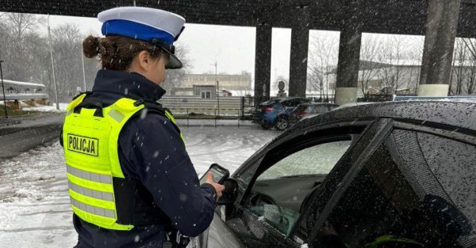 zdjęcie: Kierowco! Dostosuj jazdę do panujących warunków atmosferycznych! / fot. KMP w Gdyni