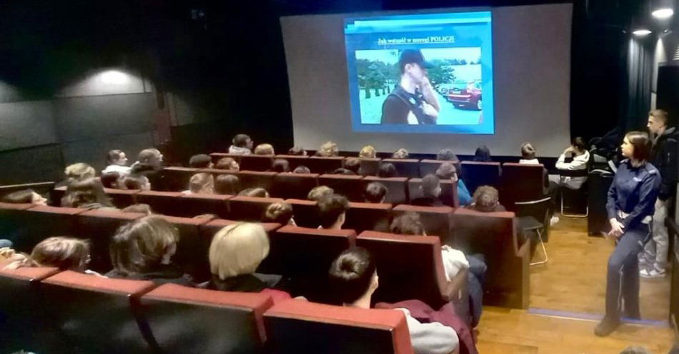 zdjęcie: Policjanci promowali służbę wśród młodzieży / fot. KPP w Pruszczu Gdańskim