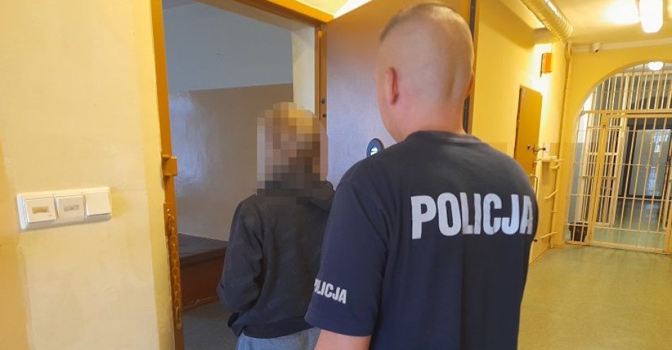 zdjęcie: Policjanci zatrzymali trzech nastolatków podejrzanych o udział w oszustwach metodą na BLIK / fot. KPP w Lęborku