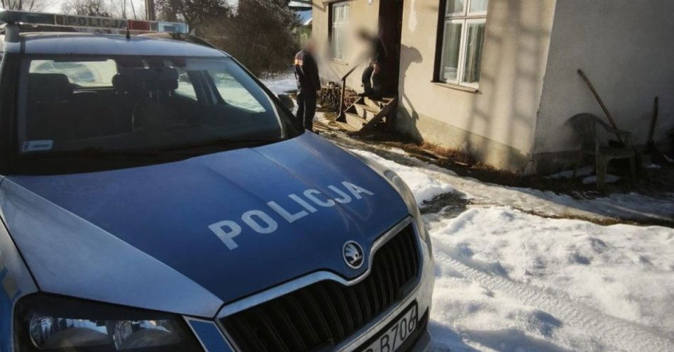 zdjęcie: Policja sprawdziła warunki życia samotnego mężczyzny w Jabłonce / fot. KMP w Nowym Targu