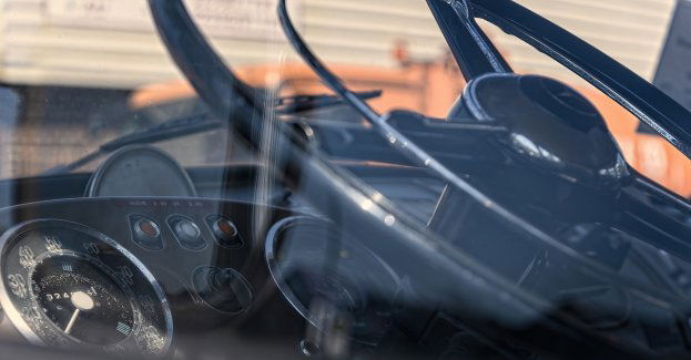 Kolizja samochodu osobowego z pojazdem ciężarowym