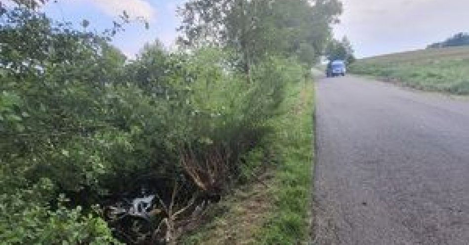 zdjęcie: Wypadek drogowy w miejscowości Bartężek w gminie Morąg / fot. KPP w Ostródzie