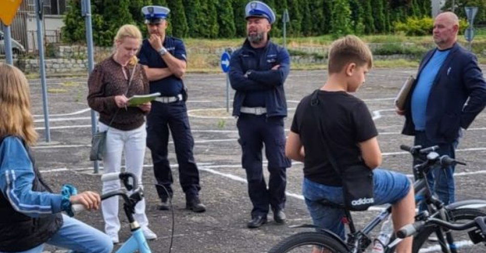 zdjęcie: Kolejni użytkownicy jednośladów zdali egzamin / fot. KPP Wschowa