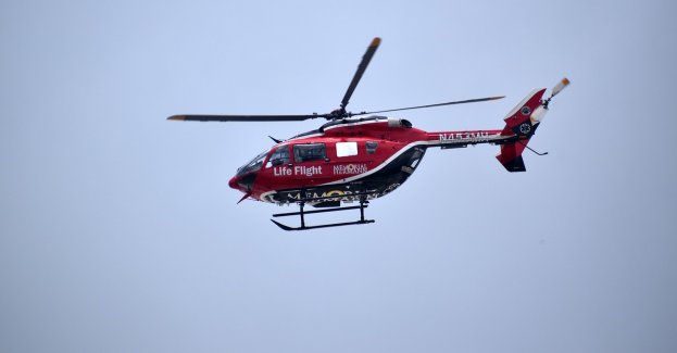 Wypadek na prywatnej posesji, kierowca busa cofając, najechał na znajomego
