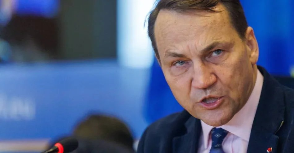 zdjęcie: Sikorski: sprawa immunitetu Bartoszewskiego będzie elementem rozmów koalicyjnych / epa11907535 Minister spraw zagranicznych Polski Radosław Sikorski przemawia podczas dialogu z Komisją Spraw Zagranicznych w Parlamencie Europejskim w Brukseli, Belgia, 19 lutego 2025 r. Sikorski przedstawi priorytety polskiej prezydencji w Radzie UE w zakresie polityki zagranicznej. EPA/OLIVIER MATTHYS Dostawca: PAP/EPA.