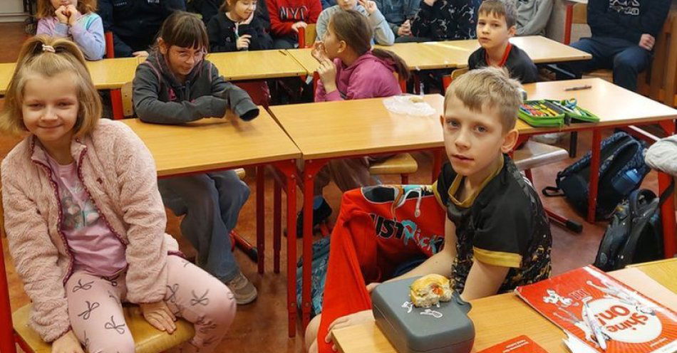 zdjęcie: Dzielnicowy z Niemczy przypomniał uczniom zasady bezpiecznych ferii / fot. KPP w Dzierżonowie