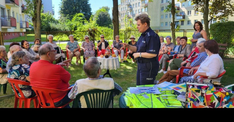 zdjęcie: Senior bezpieczny na drodze i na … grzybobraniu / fot. KPP Inowrocław
