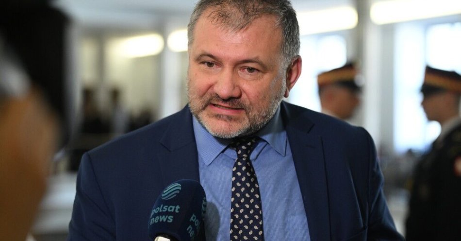 zdjęcie: Żurek: poleciłem prokuraturze wszcząć postępowanie karne wobec osób doradzających prezydentowi Nawrockiemu ws. TK / Warszawa, 13.03.2026. Minister sprawiedliwości Waldemar Żurek rozmawia z mediami na korytarzu Sejmu, 13 bm. Sejm wybrał sześcioro sędziów Trybunału Konstytucyjnego - wszyscy to osoby, których kandydatury zostały zgłoszone przez Prezydium izby. Poparcia nie zyskali dwaj kandydaci zgłoszeni przez klub PiS. (amb) PAP/Radek Pietruszka