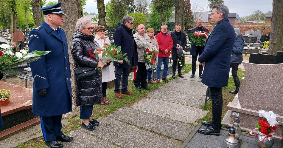 zdjęcie: Policjanci oddali hołd funkcjonariuszom Policji Państwowej / fot. KPP w Zduńskiej Woli