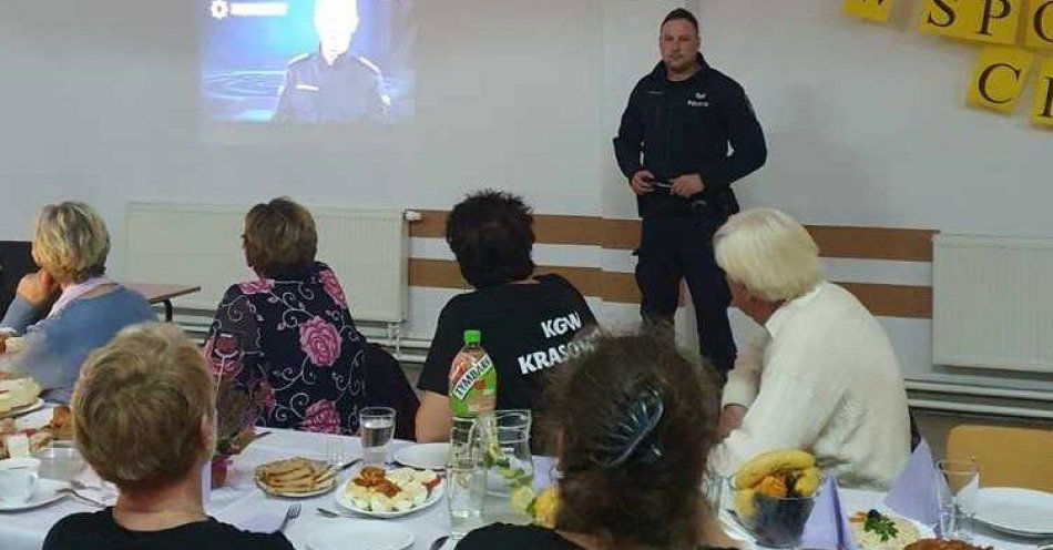 zdjęcie: Seniorzy z Krasowic uczestniczyli w szkoleniu / fot. KPP Namysłów