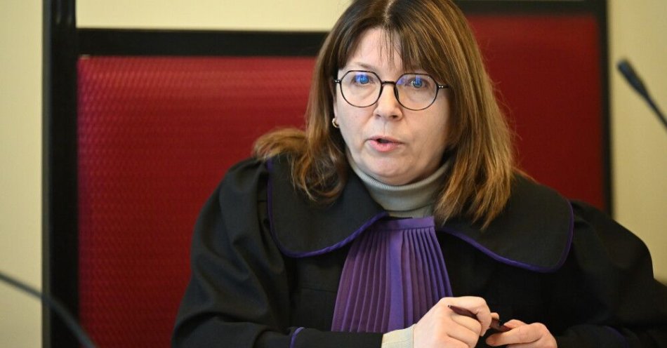 zdjęcie: Gdańsk: siedem lat więzienia dla kobiety, która w Redzie śmiertelnie potrąciła 10-latka / Gdańsk, 11.03.2026. Sędzia Joanna Studzienna na sali rozpraw Sądu Okręgowego w Gdańsku, 11 bm. Sąd ma wydać wyrok w procesie odwoławczym Anny Sz., nieprawomocnie skazanej na siedem lat więzienia za śmiertelne potrącenie 10-latka na przejściu dla pieszych w Redzie w grudniu 2022 r. W chwili wypadku kobieta była pod wpływem leków o działaniu podobnym do alkoholu. Apelacje od wyroku złożyli zarówno obrońca oskarżonej, jak i rodzice zmarłego chłopca, występujący w sprawie jako oskarżyciele posiłkowi