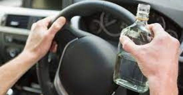 Pijany kierowca zatrzymany przez świadków.