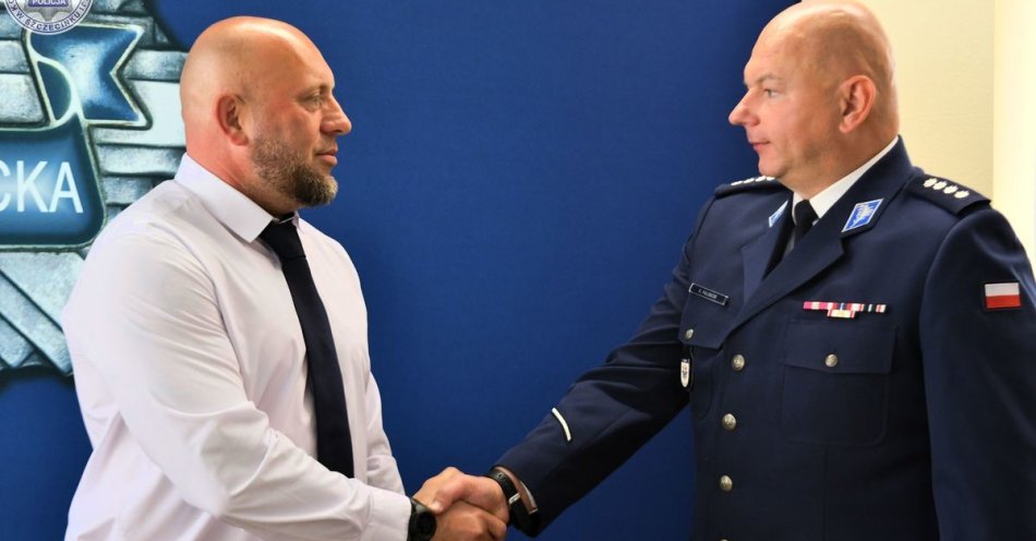 zdjęcie: Ostatnia służba i pożeganie się z policyjnym mundurem podkomisarza Rafała Szerszenia, Naczelnika Wydziału Kryminalnego / fot. KPP w Szczecinku