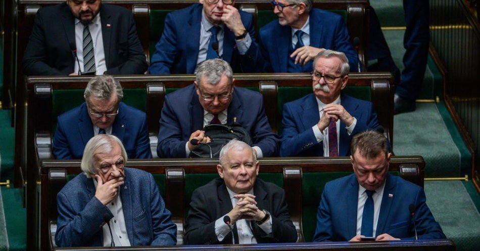 zdjęcie: PiS wygrałoby wybory, ale przewaga nad KO jest minimalna / fot. PAP