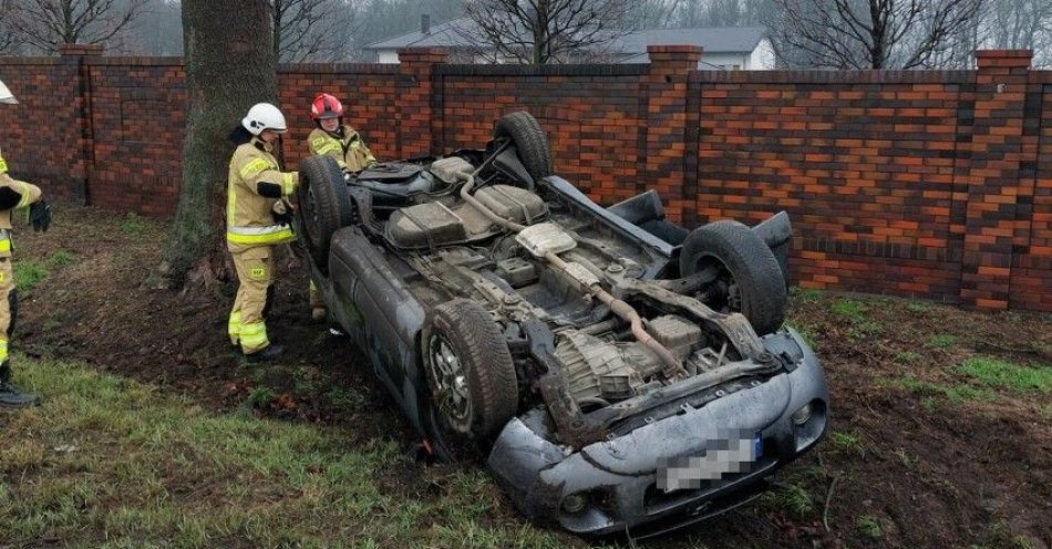 zdjęcie: Jazda zakończona dachowaniem / fot. KPP Grodzisk Wielkopolski