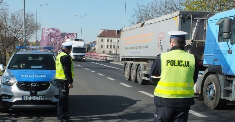 zdjęcie: Utrudnienia w ruchu / fot. KPP w Głogowie