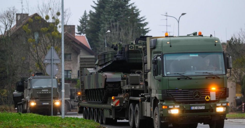 zdjęcie: Nie fotografujmy przemieszczających się po drogach pojazdów sił zbrojnych / fot. PAP