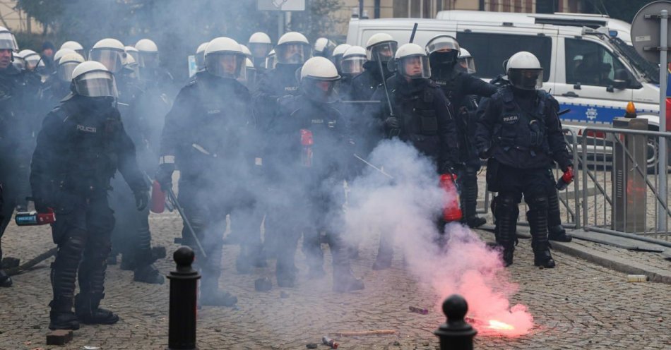 zdjęcie: Zarzuty dla 14 osób zatrzymanych po środowych protestach rolników / fot. PAP