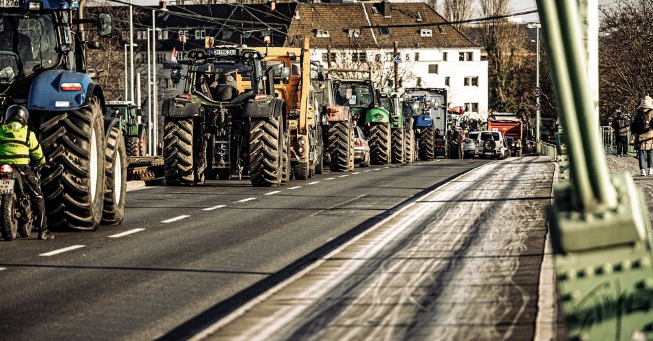 zdjęcie: Utrudnienia w ruchu drogowym w związku z protestem rolników / pixabay/8495878