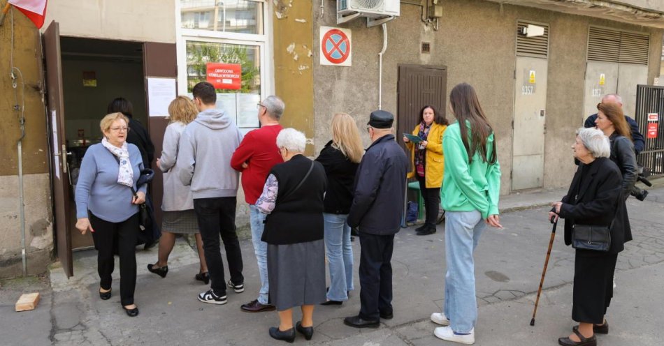 zdjęcie: Wyższa frekwencja kobiet niż mężczyzn / fot. PAP