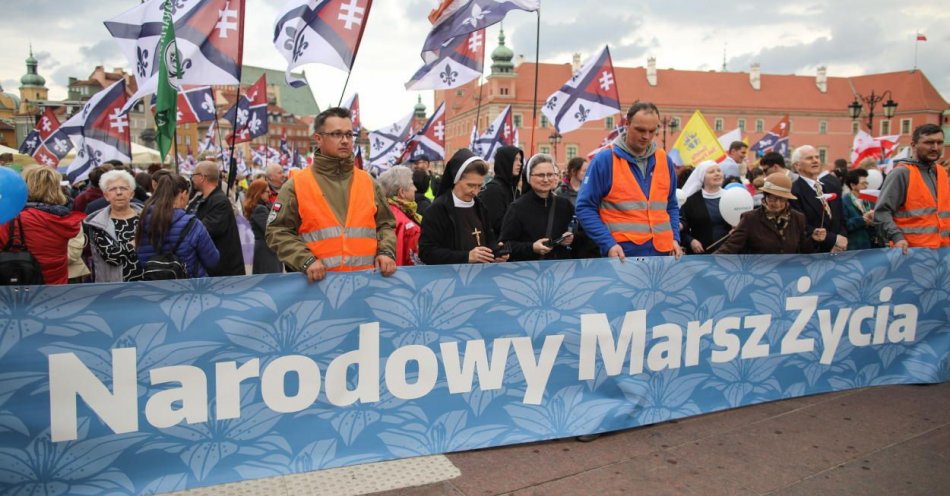 zdjęcie: Z placu Zamkowego wyruszył Narodowy Marsz Życia / fot. PAP