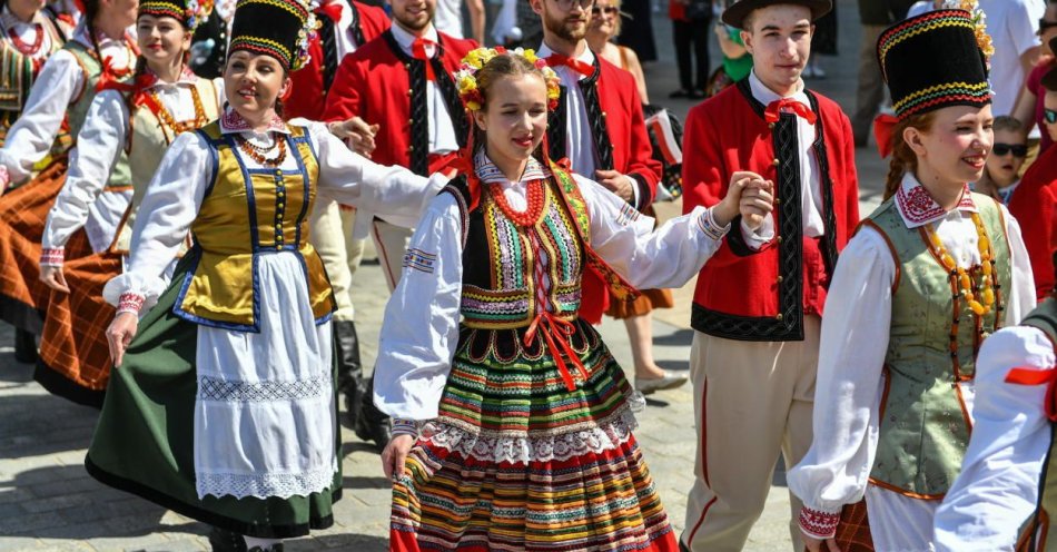 zdjęcie: Pikniki, defilady i koncerty - tak Polacy świętowali Święto Konstytucji 3 maja / fot. PAP