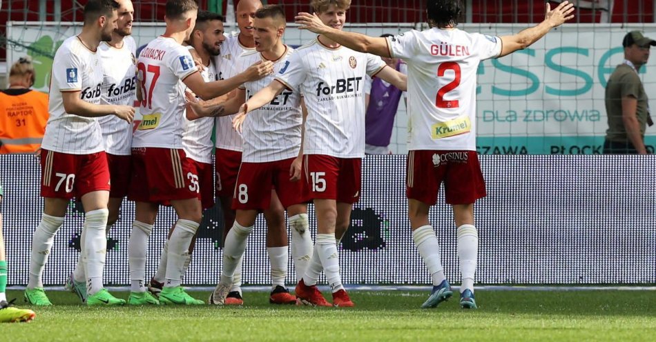 zdjęcie: Ekstraklasa piłkarska - ŁKS Łódź pożegnał się z elitą / fot. PAP