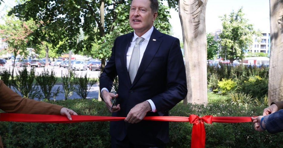 zdjęcie: Ambasador USA Mark Brzeziński otworzył Art Park w Manufakturze / fot. PAP